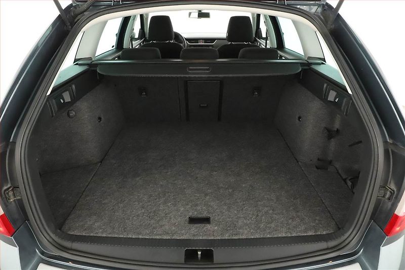 Škoda Octavia (2015) Scout 2.0 TDI, 4X4, Automat - fotka 11 z 16