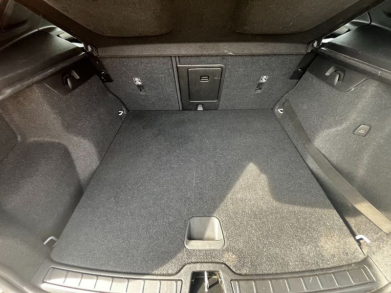 Volvo XC40 Momentum Pro T3 FWD 120kW - fotka 22 z 23