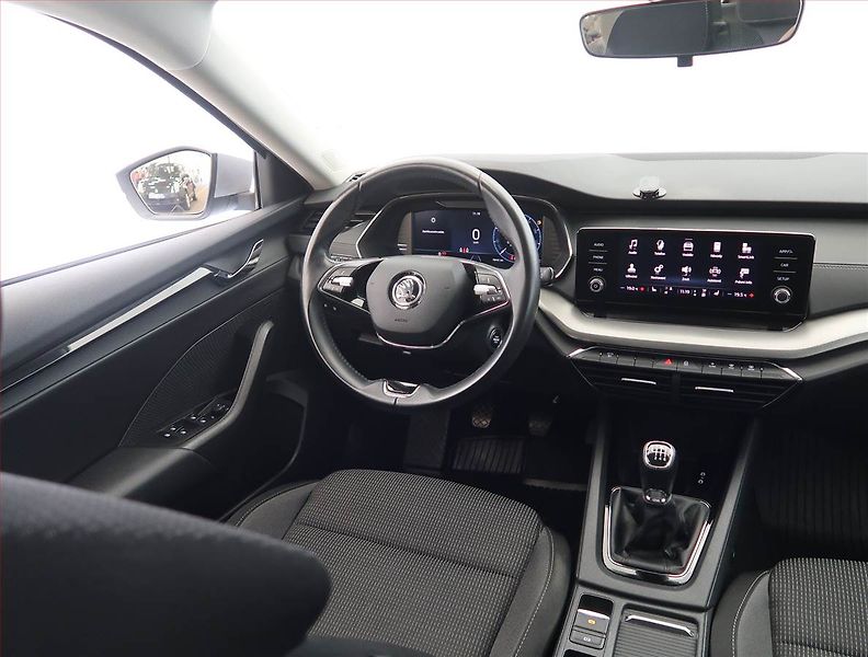 Škoda Octavia (2023) Ambition 2.0 TDI, ČR,1.maj - fotka 7 z 24