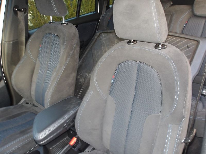 BMW Řada 2 220i AUT.! 7MÍST Gran Tourer - fotka 25 z 32