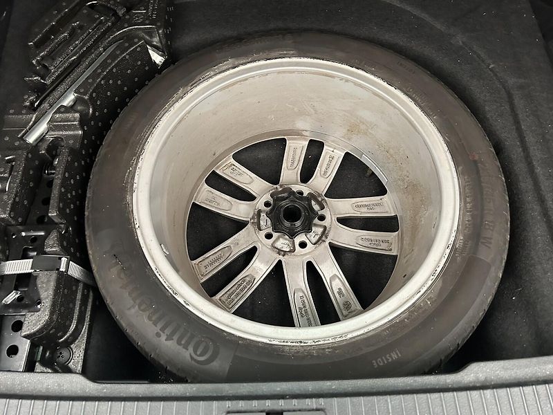 Volkswagen Passat Variant 2.0 TDI Elegance - fotka 27 z 27