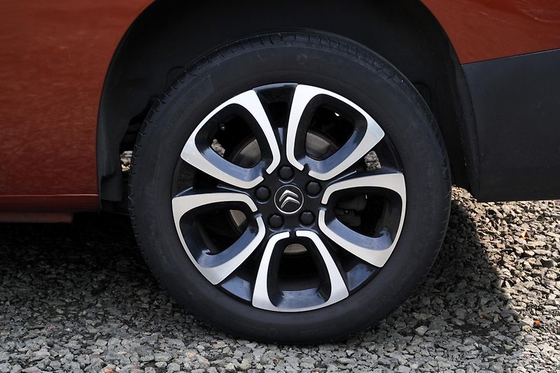 Citroën Berlingo XL 1.5 HDi, 7 - míst, ČR, HUD - fotka 5 z 38