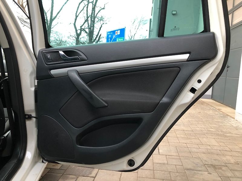 Škoda Octavia (2012) 1.6 TDi, 4x4, navigace - fotka 12 z 31