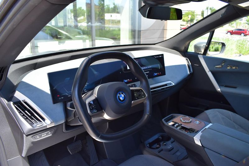 BMW iX (2024) iX40xD/pano/360 - fotka 24 z 46