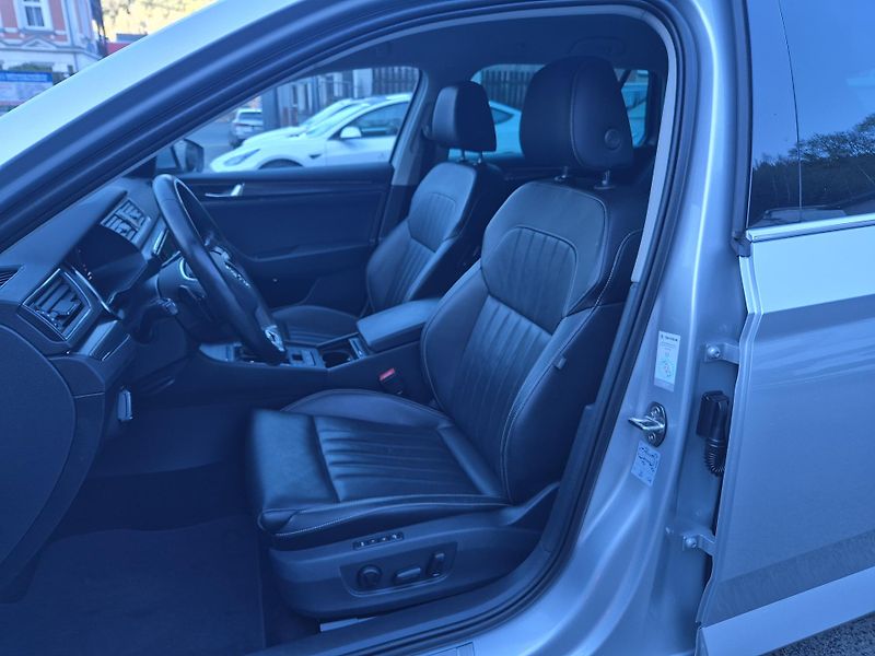 Škoda Superb Combi 2,0TDi 147kw DSG 17ALU - fotka 34 z 41