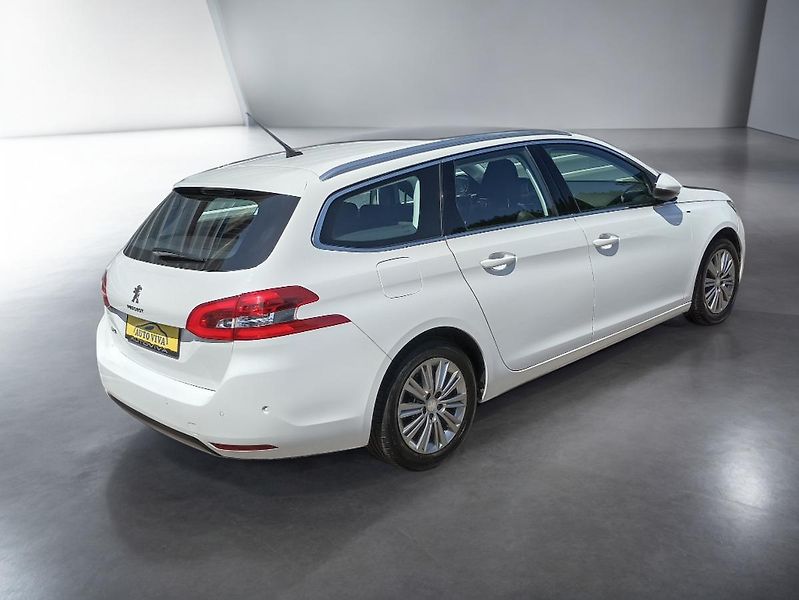 Peugeot 308 1,5 BlueHDi 96kw Allure,S&S,ČR - fotka 4 z 39