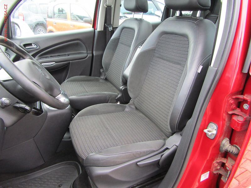 Citroën C3 Picasso (2009) 1.6 VTi, Exclusive, panor - fotka 9 z 16