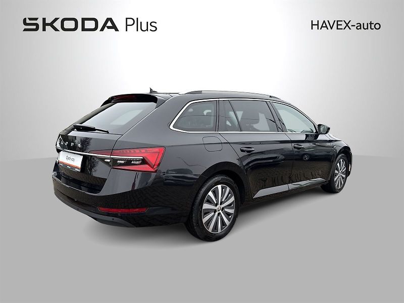 Škoda Superb (2022) Combi 2.0 TDI DSG Style - fotka 2 z 36