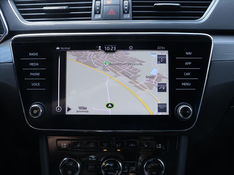 Škoda Superb 2,0 TDI 147kW 4x4 DSG Style+ C - fotka 22 z 34