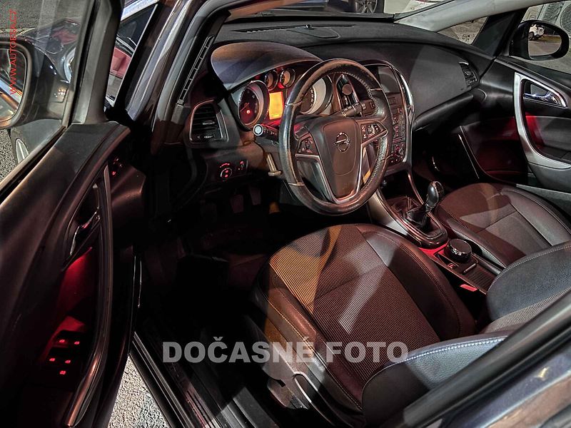 Opel Astra (2011) 1.4 T, ČR, navi, AC - fotka 3 z 3