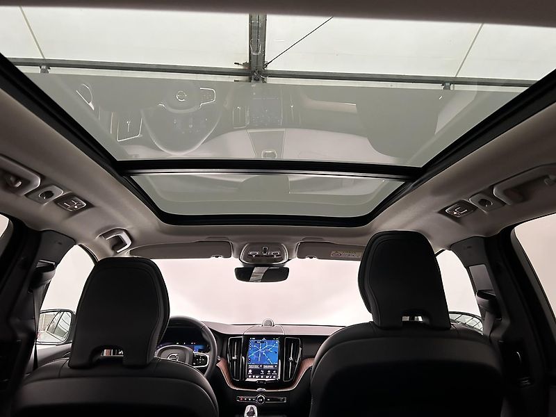 Volvo XC60 2.0  B4 4x4 ULTIMATE - fotka 31 z 34