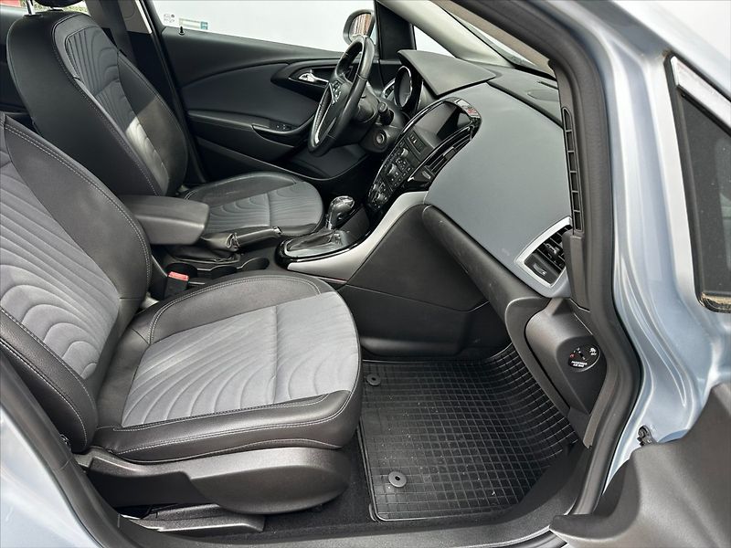 Opel Astra 1,4 103 kW TURBO automat, CZ - fotka 12 z 36