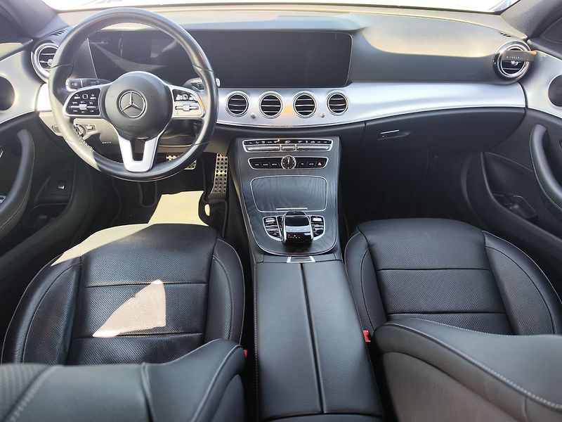 Mercedes-Benz Třídy E E220d/143kW 4MATIC All-Terrain - fotka 14 z 37