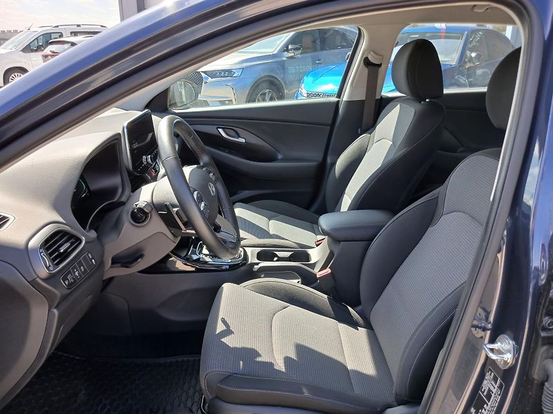 Hyundai i30 1,0 T-GDI DCT - fotka 11 z 18