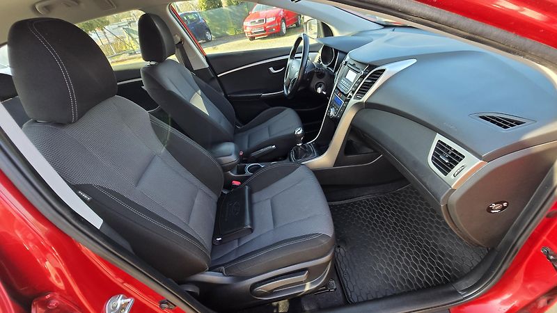 Hyundai i30 1.6GDI STYLE  99KW - fotka 19 z 44