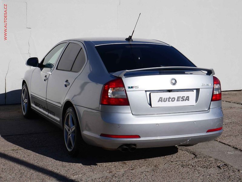 Škoda Octavia (2009) 2.0 TDi, RS, xenon, navi - fotka 4 z 15