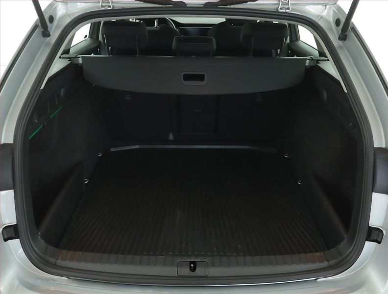 Škoda Octavia (2023) Ambition 2.0 TDI, ČR,1.maj - fotka 13 z 14