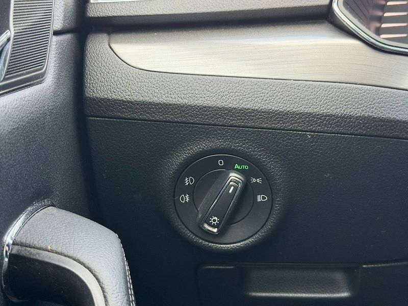 Škoda Superb combi Style Plus 2,0 TSI 140 k - fotka 16 z 32