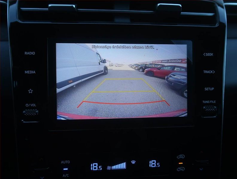 Hyundai Tucson (2022) Family 1.6 T-GDI - fotka 13 z 15