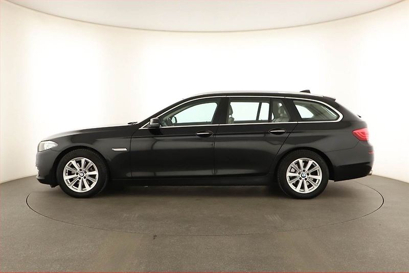 BMW Řada 5 (2015) 520d, Kůže, Bi-Xenony - fotka 3 z 20