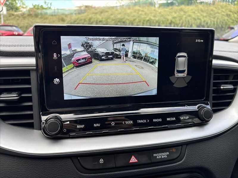 Kia Ceed 1,5 TGDi AT Spin 1.ČR ZÁRUKA - fotka 18 z 39