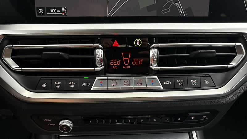 BMW Řada 3 330i AUT xDrive M Sport - fotka 13 z 27