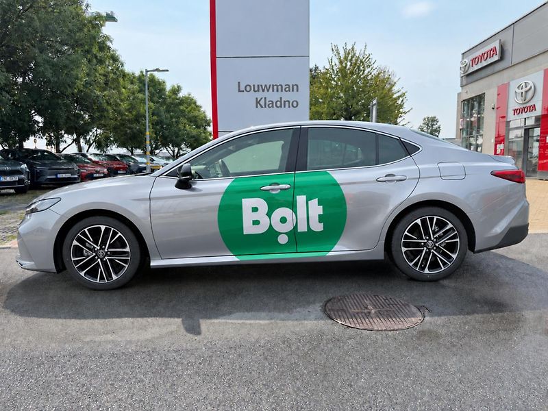 Toyota Camry 2.5 HEV Executive - fotka 2 z 3