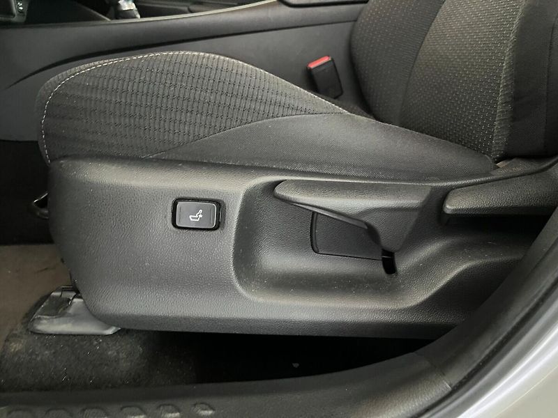 Toyota C-HR Hybrid 1.8 VVT-i E-CVT Active - fotka 10 z 26