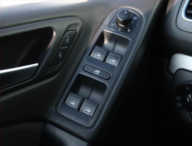 Volkswagen Golf (2011) 1.2 TSI, Tempomat - fotka 16 z 17