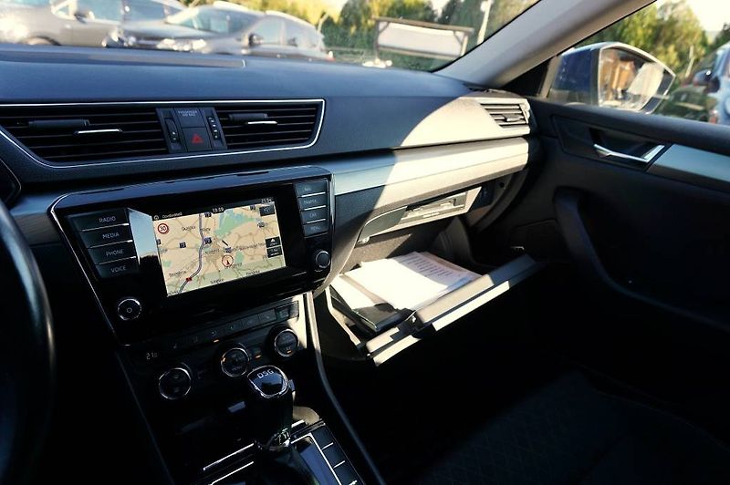 Škoda Superb (2015) STYLE 2,0 TDI 140 kW - fotka 33 z 43