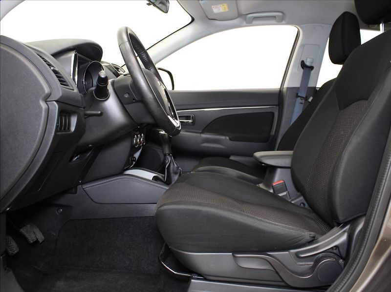 Mitsubishi ASX 1,6 i 86kW Invite+ 49tkm! ČR - fotka 6 z 21