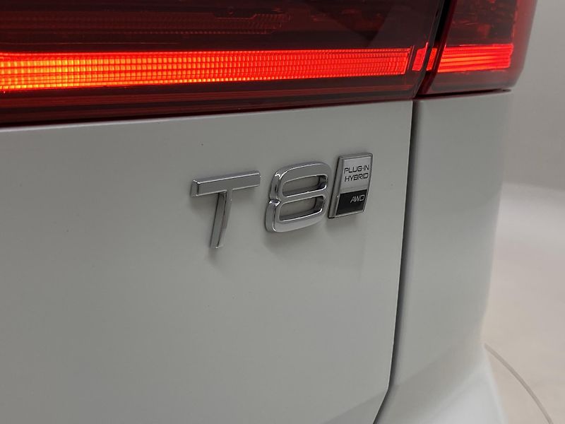 Volvo XC60 T8 AWD RECHARGE DARK ULTRA CZ - fotka 39 z 66