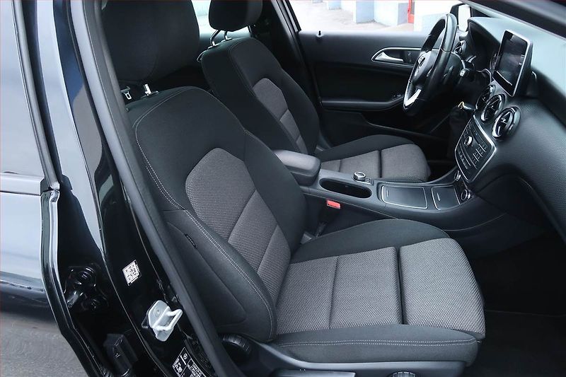 Mercedes-Benz Třídy A (2017) A 200 d, Automat, Navi - fotka 9 z 23
