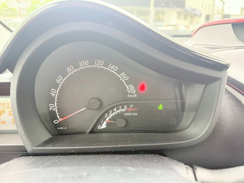 Toyota iQ 1.0 automat - fotka 13 z 22