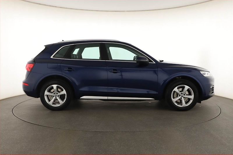 Audi Q5 (2017) basis 2.0 TDI, 4X4, Automat - fotka 6 z 27