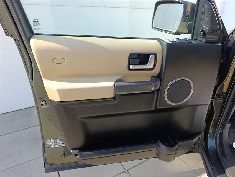 Land Rover Discovery 2,7 TDV6 HSE 4x4 Kůže Xenon - fotka 12 z 41