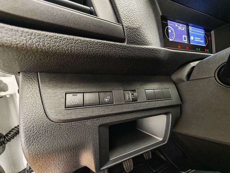 Toyota ProAce Verso 2,0D L2 6MT Combi 8S - fotka 24 z 32