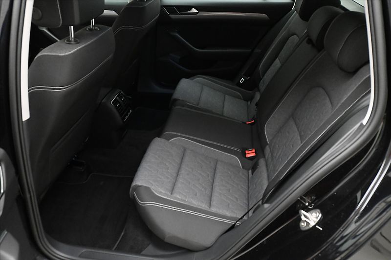 Volkswagen Passat 2,0 TDI 147kW DSG Business Zár - fotka 14 z 32