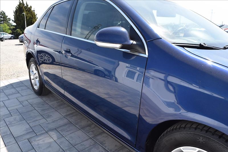 Volkswagen Jetta 1,9 TDI 77KW NOVÁ STK ALU - fotka 9 z 43