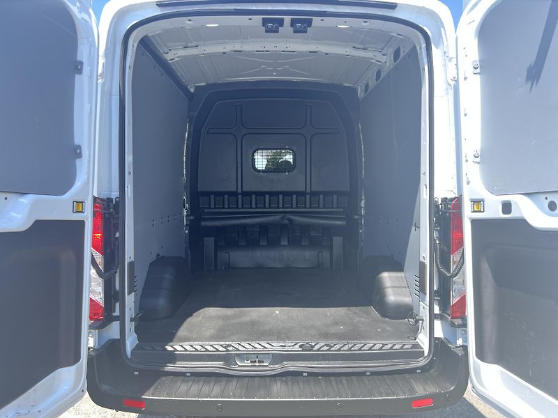 Ford Transit 2.0TDCi 6MÍST AUTOMAT TEMPOMAT - fotka 28 z 33