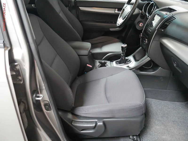 Kia Sorento (2010) 2.2 CRDi 4x4, ČR, Navi, xenon - fotka 13 z 23