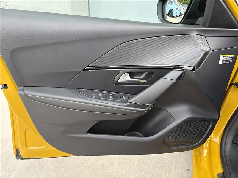 Peugeot 208 1,2 Pure Tech GT Line - fotka 19 z 26