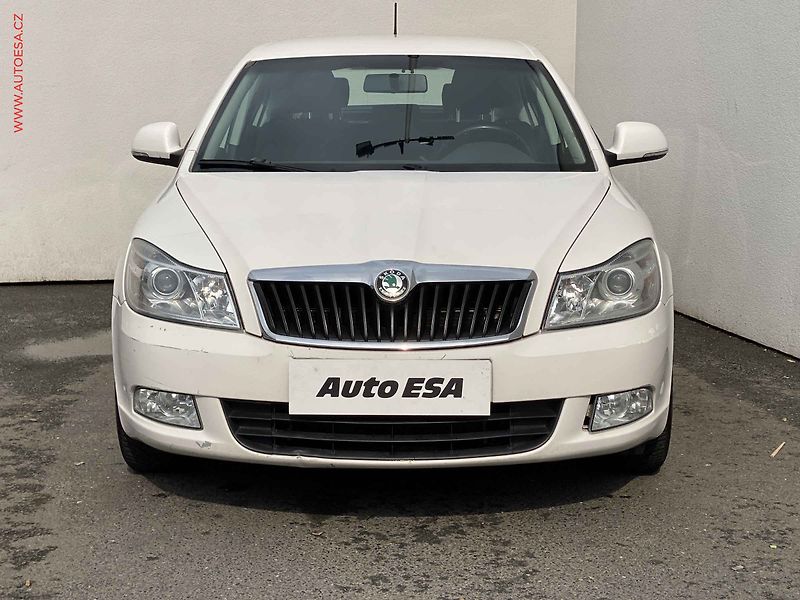Škoda Octavia (2011) 1.6 TDi, ČR, Elegance - fotka 2 z 15