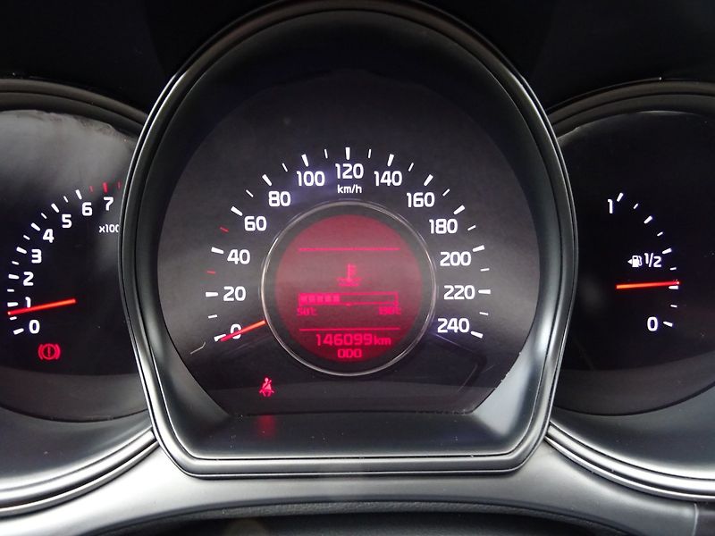 Kia Ceed (2017) 1.6GDi,99kW,1majČR,s.kni,klima - fotka 9 z 23
