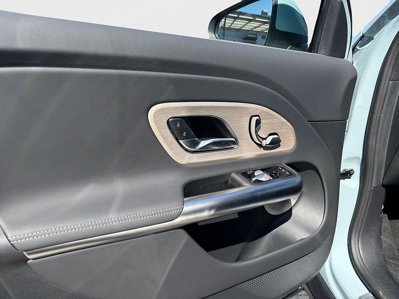 Mercedes-Benz GLB (2026) 200 4MATIC - fotka 7 z 11