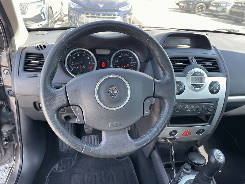 Renault Mégane (2009) 1.4i, 72kW,ČR,Klima - fotka 13 z 31