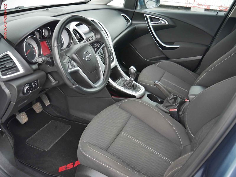 Opel Astra (2013) 1.4T, ČR, Klima - fotka 9 z 16