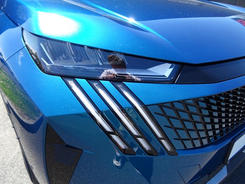 Peugeot 3008 (2025) ALLURE Hybrid 145k e-DCS6 - fotka 32 z 33