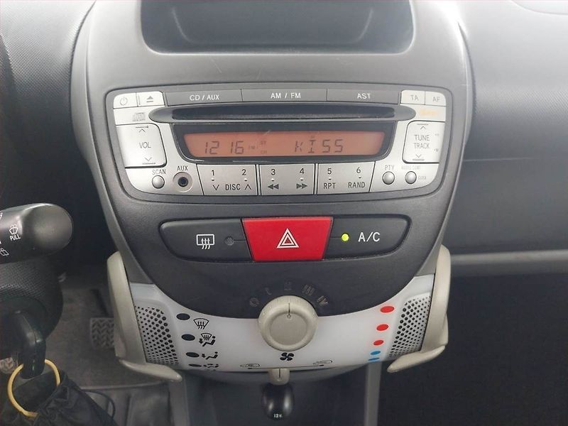 Citroën C1 (2011) 1.0, po STK, v provozu - fotka 12 z 14