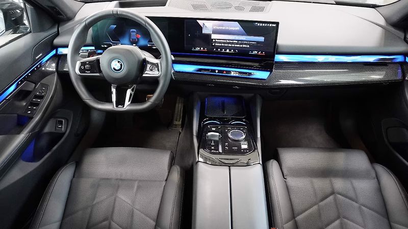 BMW i5 xDrive40 M-Sport HuD 360 Venti - fotka 9 z 24